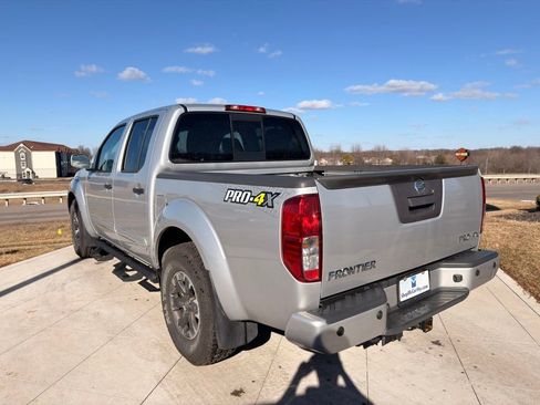 Used 2019 Nissan Frontier PRO-4X image 3