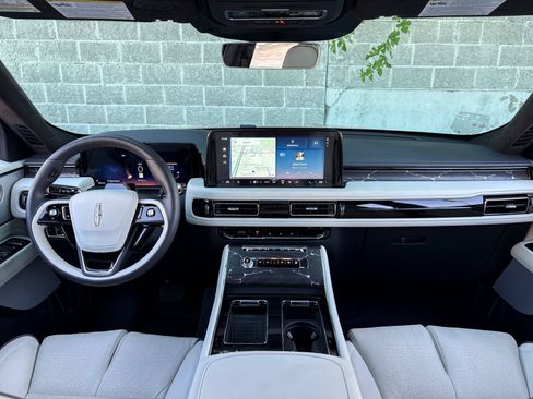 Used 2026 Lincoln Aviator Black Label w/ Dynamic Handling Package AWD/4WD image 32