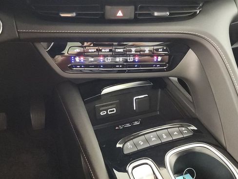 Used 2023 Buick Envision Avenir AWD/4WD image 17