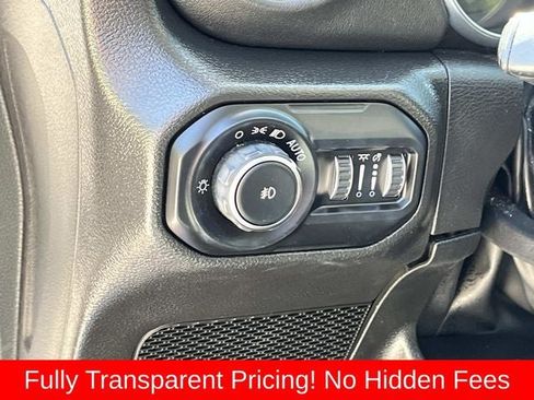 Used 2022 Jeep Wrangler Unlimited Sahara w/ LED Lighting Group AWD/4WD image 27