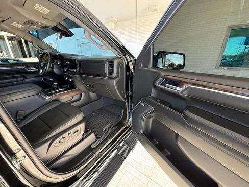 Used 2025 GMC Sierra 1500 SLT w/ SLT Premium Plus Package image 17