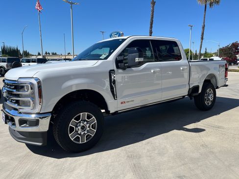 New 2026 Ford F350 Lariat w/ FX4 Off-Road Package AWD/4WD image 2