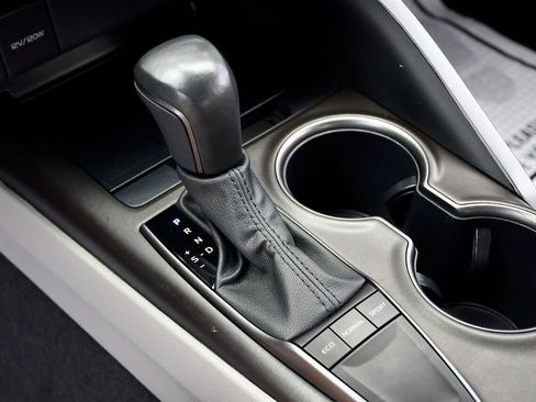 Used 2024 Toyota Camry SE image 25