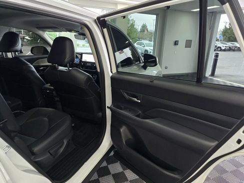 Used 2024 Toyota Grand Highlander Limited image 39