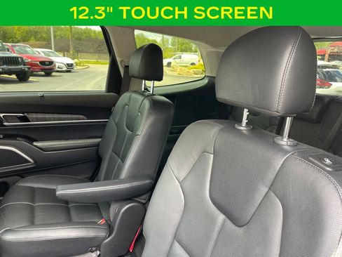 Used 2024 Kia Telluride EX w/ EX Captain's Chair Package FWD image 14