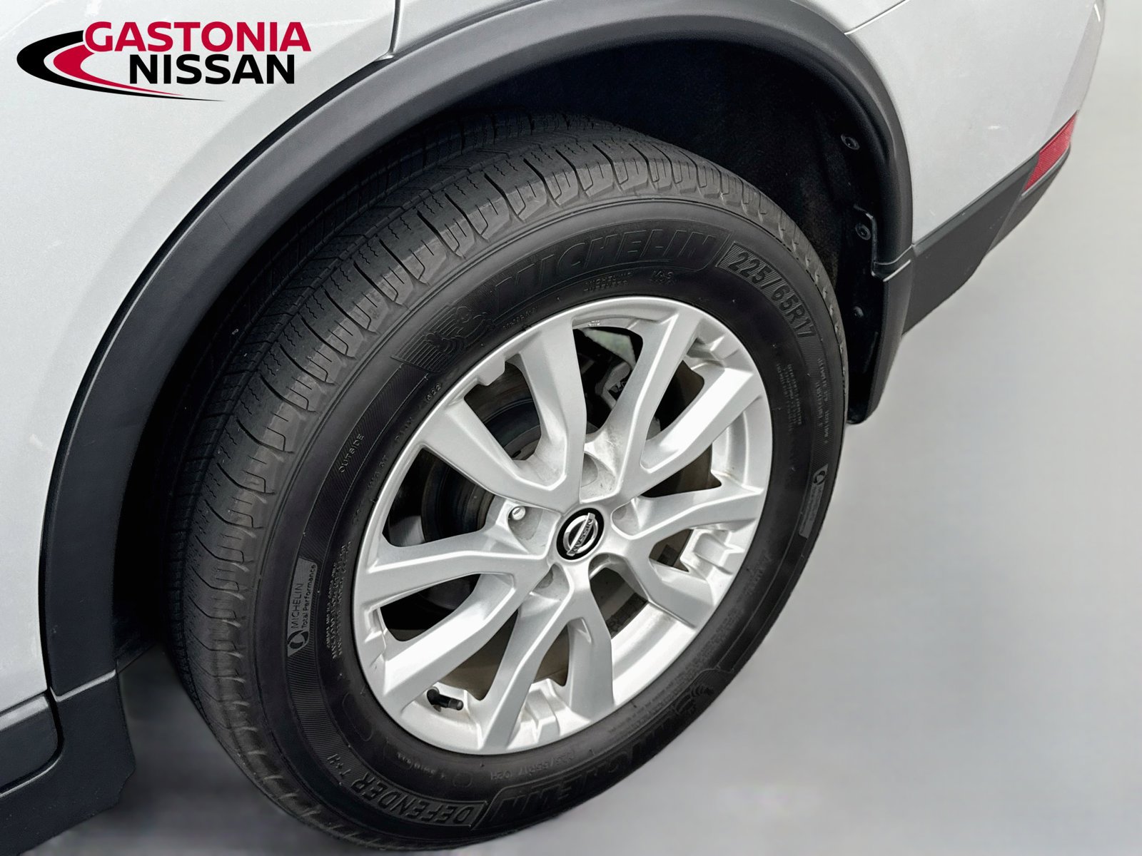 Used 2019 Nissan Rogue S w/ Special Edition Package FWD image 34