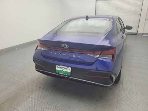 Used 2024 Hyundai Elantra SE FWD image 7