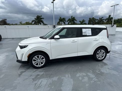 Used 2023 Kia Soul LX FWD image 16