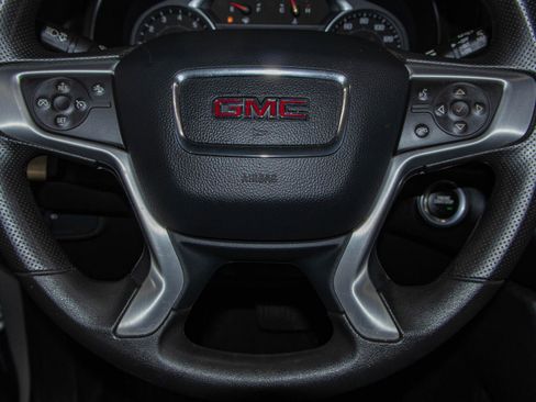Used 2022 GMC Terrain SLE image 11