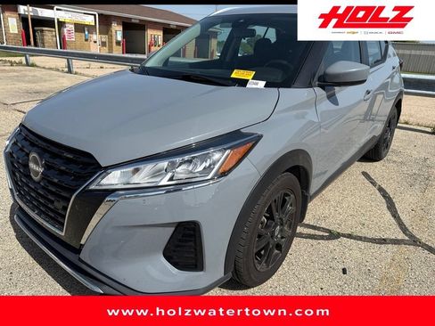 Used 2023 Nissan Kicks SV FWD image 1