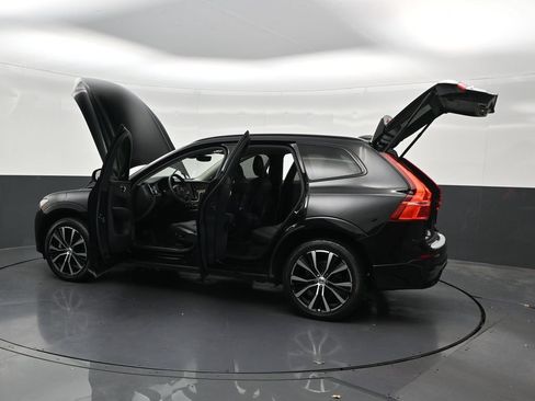 Certified 2024 Volvo XC60 B5 Plus w/ Protection Package Premier AWD/4WD image 38