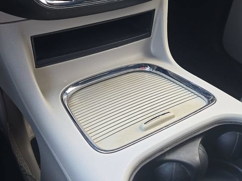 Used 2019 Dodge Grand Caravan SXT FWD image 28