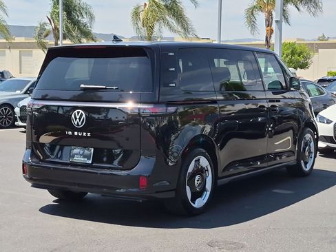Used 2025 Volkswagen ID. Buzz Pro S RWD image 10
