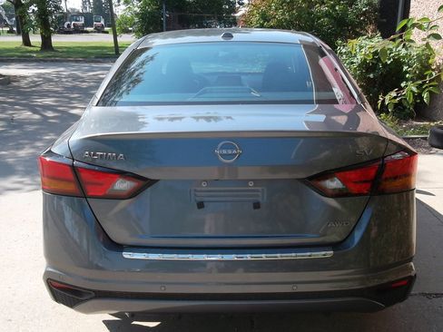 Used 2023 Nissan Altima 2.5 SV image 5