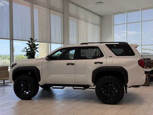 Used 2026 Toyota 4Runner SR5 AWD/4WD image 3