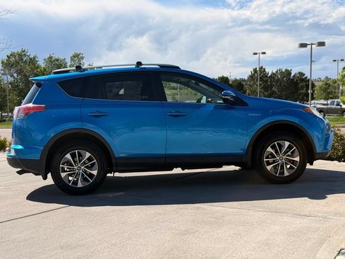 Used 2017 Toyota RAV4 AWD Hybrid image 9