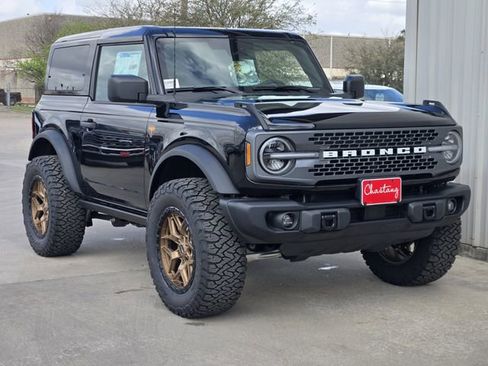 New 2025 Ford Bronco Badlands image 2