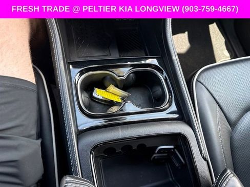 Used 2025 Chrysler Pacifica Limited FWD image 18