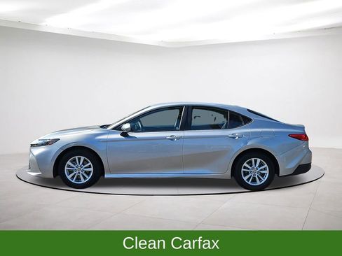 Used 2025 Toyota Camry SE FWD image 4