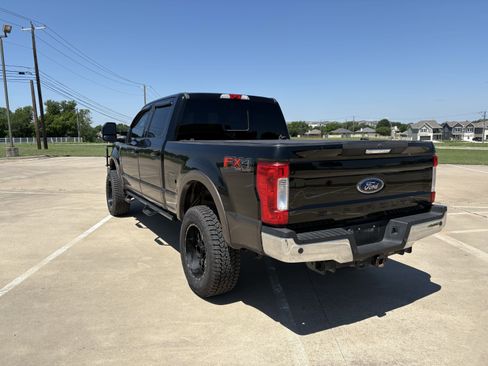 Used 2017 Ford F250 Lariat w/ Lariat Value Package AWD/4WD image 3