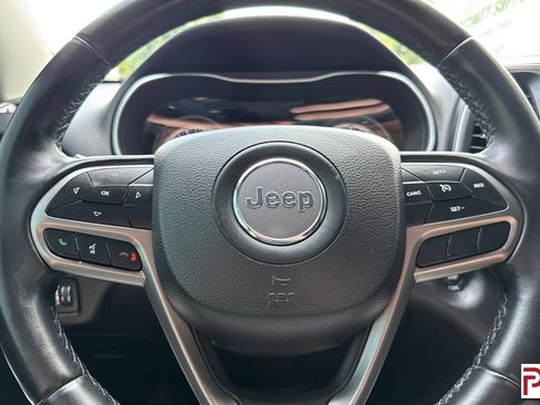 Used 2019 Jeep Cherokee Latitude Plus AWD/4WD image 26