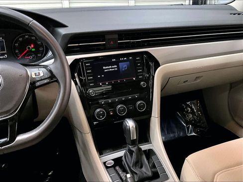 Used 2021 Volkswagen Passat 2.0T SE w/ Luggage Net & Mats Package image 8