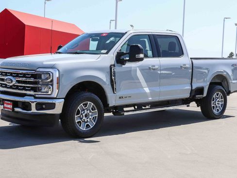 Used 2025 Ford F250 Lariat AWD/4WD image 3