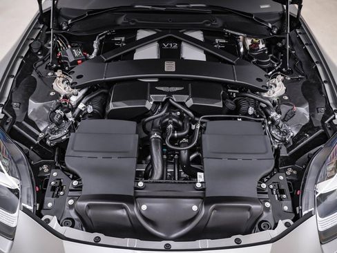 New 2025 Aston Martin Vanquish image 39