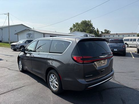 Used 2023 Chrysler Pacifica Touring-L FWD image 21