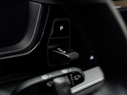 Certified 2024 Porsche Cayenne AWD/4WD image 19