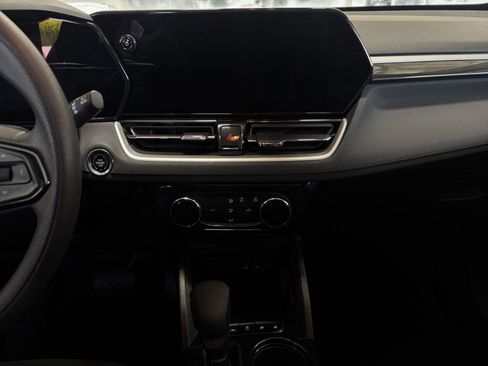 Used 2025 Chevrolet TrailBlazer LT FWD image 17