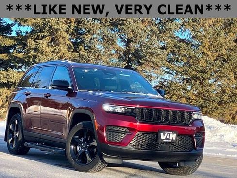 Used 2024 Jeep Grand Cherokee Altitude image 1