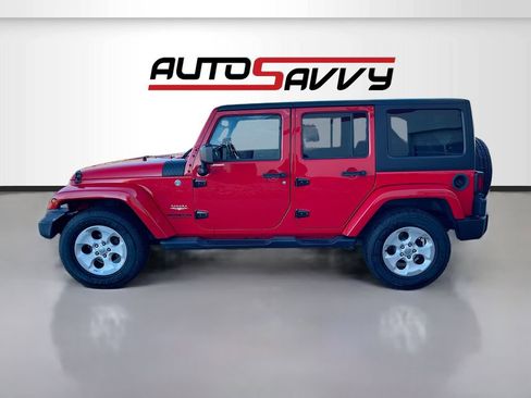 Used 2015 Jeep Wrangler Unlimited Sahara w/ Dual Top Group AWD/4WD image 4