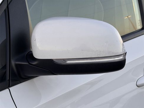 Used 2017 Kia Sedona LX w/ LX Essentials Premium Package image 11