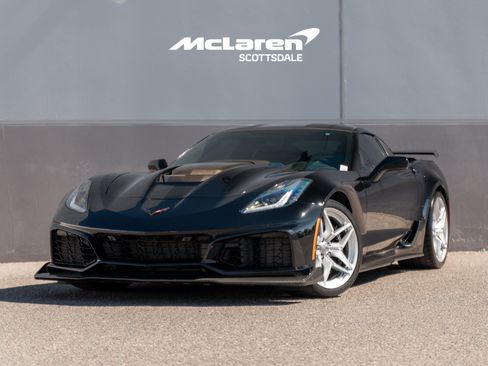 Used 2019 Chevrolet Corvette ZR1 RWD image 2