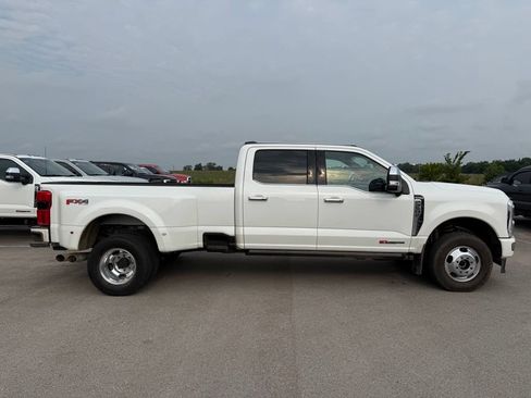 Used 2024 Ford F350 Platinum w/ FX4 Off-Road Package AWD/4WD image 17