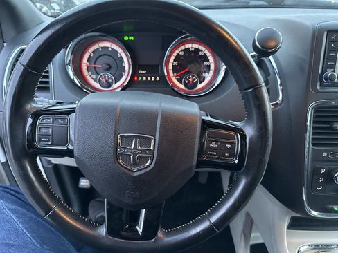 Used 2019 Dodge Grand Caravan SXT image 7