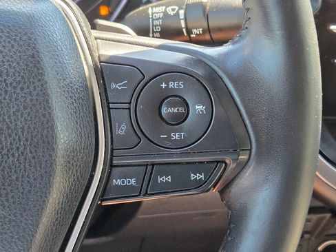 Used 2018 Toyota Camry SE w/ Moonroof Package FWD image 31