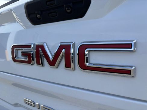 Used 2021 GMC Sierra 1500 SLT w/ SLT Premium Plus Package AWD/4WD image 10