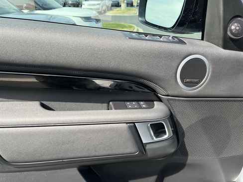 Used 2025 Land Rover Discovery S image 15