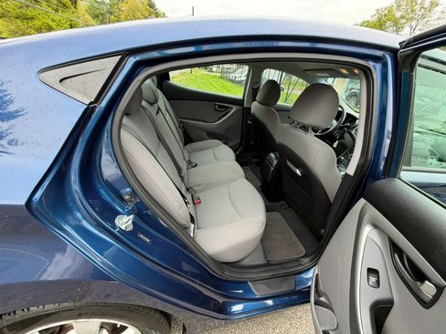 Used 2015 Hyundai Elantra SE FWD image 16