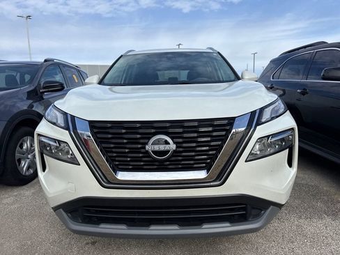 Used 2023 Nissan Rogue SV w/ SV Premium B Package image 2