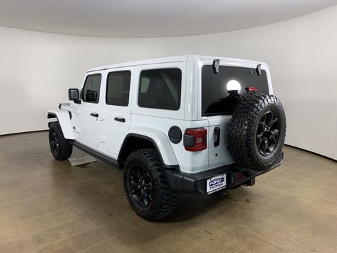 Used 2019 Jeep Wrangler Unlimited Sahara w/ Quick Order Package 24M Moab image 15