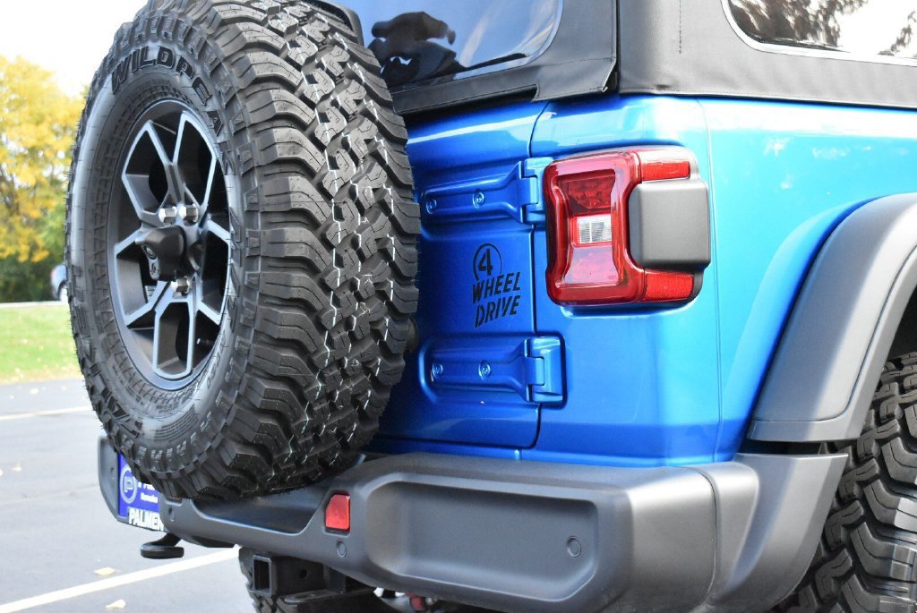 Used 2025 Jeep Wrangler Sport AWD/4WD image 8