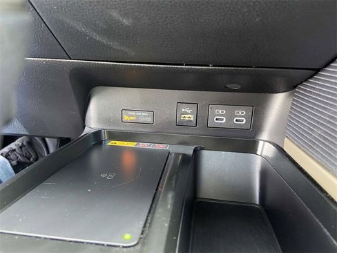 Used 2025 Toyota Camry SE image 23