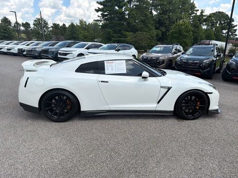 Used 2010 Nissan GT-R Premium AWD/4WD image 7