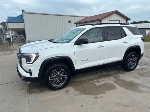 Used 2026 GMC Terrain AT4 AWD/4WD image 2