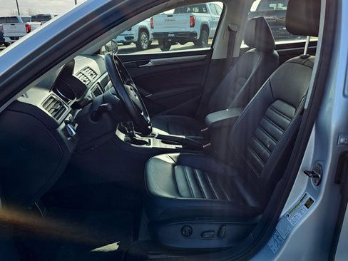 Used 2017 Volkswagen Passat 1.8T SEL Premium image 10