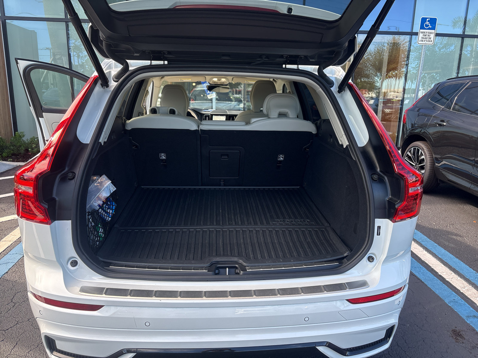 Used 2025 Volvo XC60 T8 Ultra w/ Protection Package Premier AWD/4WD image 20