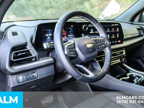 Used 2025 Chevrolet Traverse LT AWD/4WD image 32